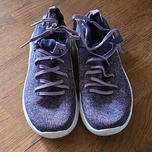 Like New Womens Skechers Sneakers